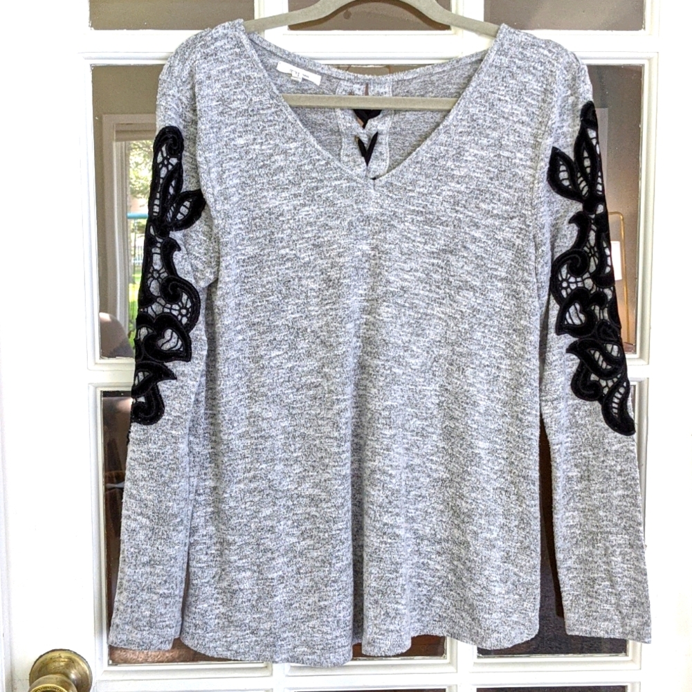 Women's XS Maurices Long Sleeve Sweater Soft Lace Velvet Detail Tie On Back